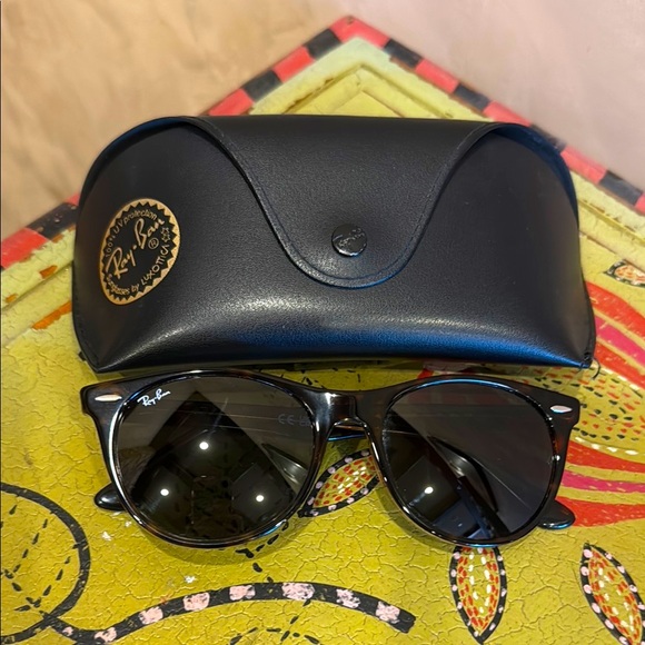 Ray-Ban Classic Tortoise Shell Sunglasses with Case - Picture 1 of 5
